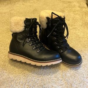 Royal Canadian Snow Boots